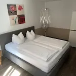 Stabel 8,1 Km Von Europa Park Apartman *