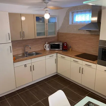 Stabel 8,1 Km Von Europa Park Apartman
