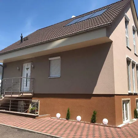 Stabel 8,1 Km Von Europa Park Apartman Kippenheim